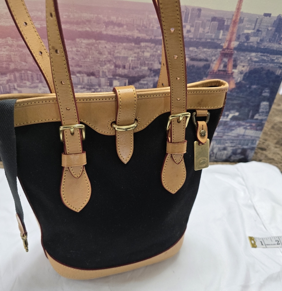 Dooney & Bourke Cabriolet Shoulder bag Black/Tan